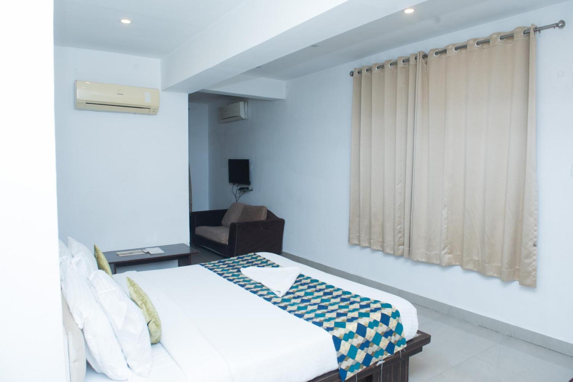 Hotel Balaji Central Ratlām エクステリア 写真