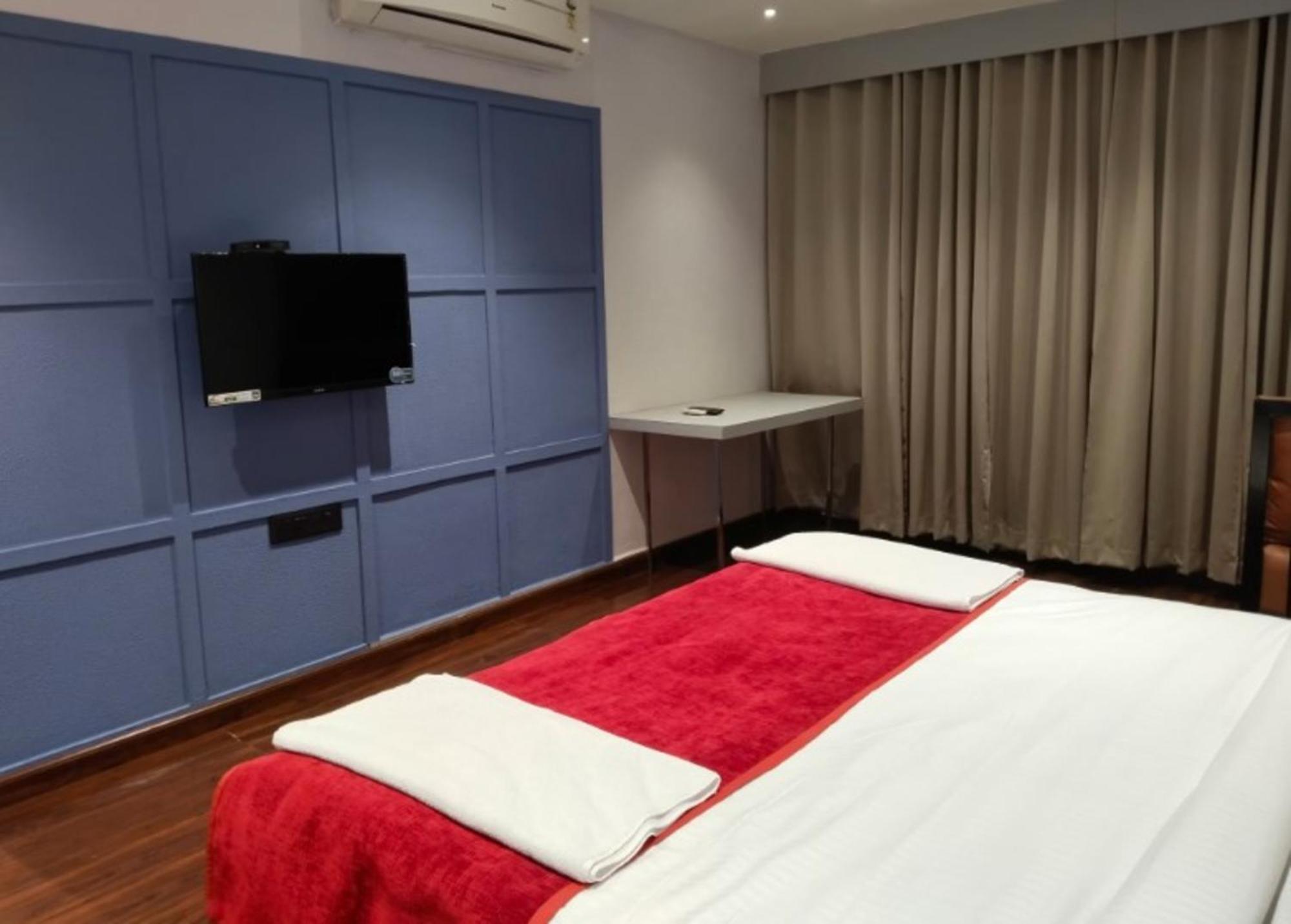 Hotel Balaji Central Ratlām エクステリア 写真