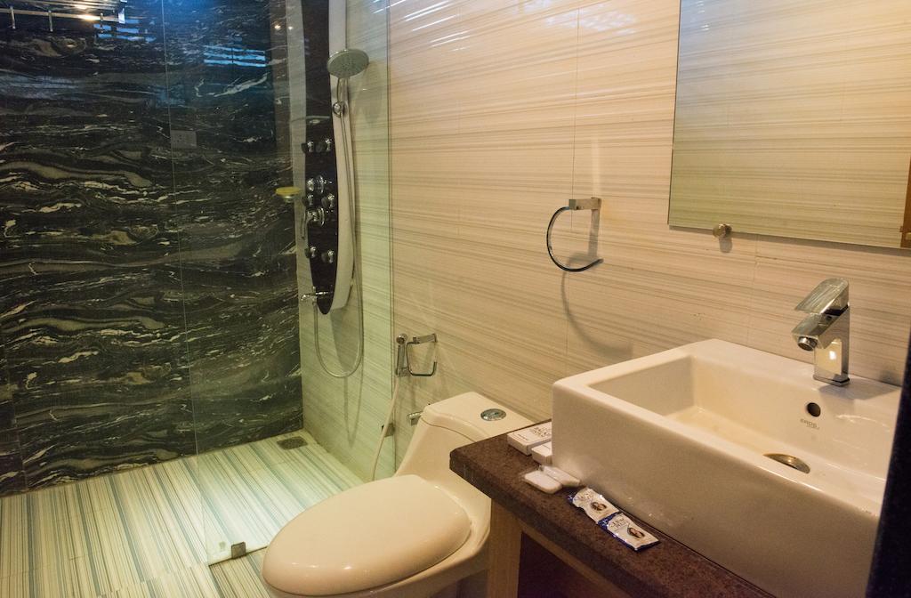 Hotel Balaji Central Ratlām 部屋 写真