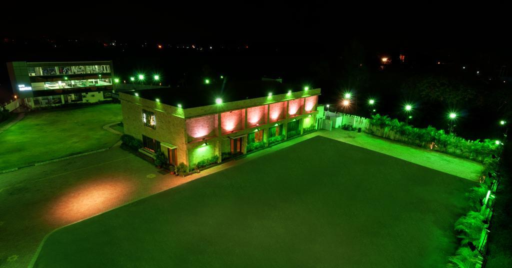 Hotel Balaji Central Ratlām エクステリア 写真