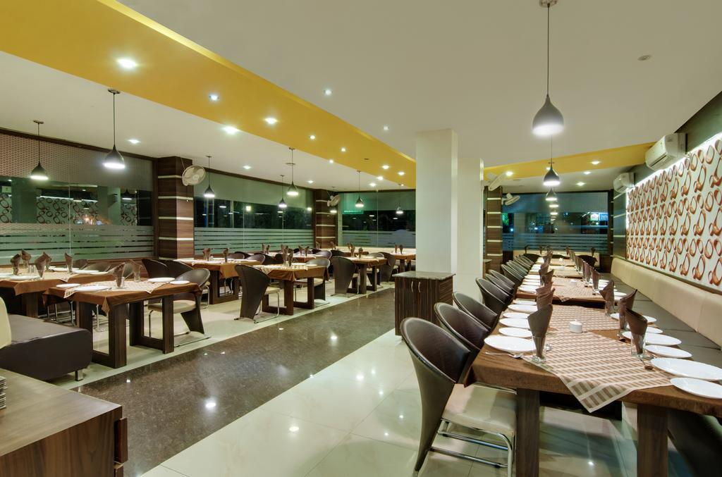 Hotel Balaji Central Ratlām エクステリア 写真